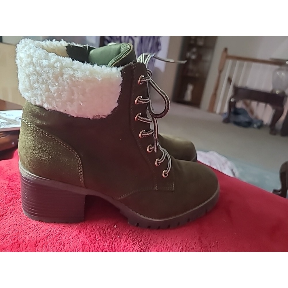 Preowned Womans Bamboo Boots,hunter Green Size 9 Block Heel